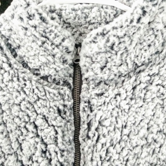 Sherpa Cozy Pockets Sweater Top Host Pick - Picture 3 of 10